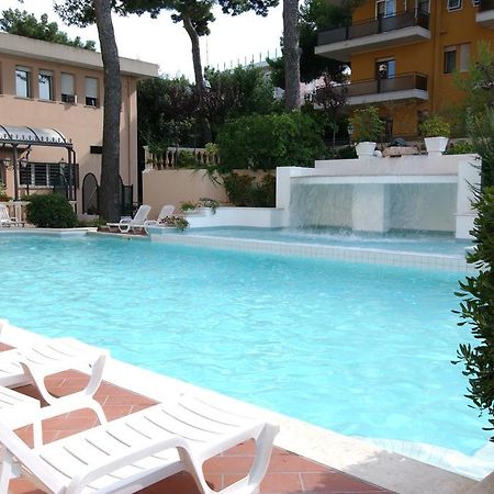 Hotel Milano Helvetia - In Centro Con Piscina ريتشوني المظهر الخارجي الصورة
