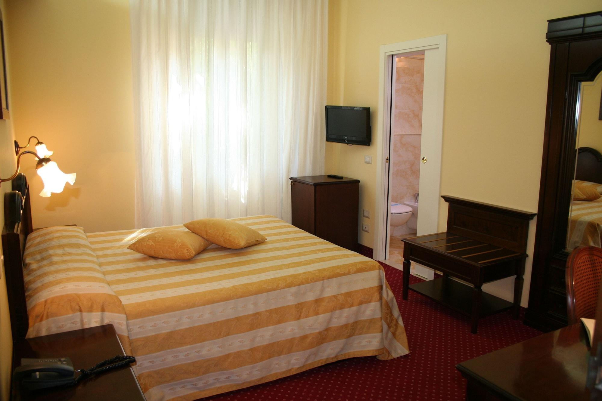 Hotel Milano Helvetia - In Centro Con Piscina ريتشوني المظهر الخارجي الصورة