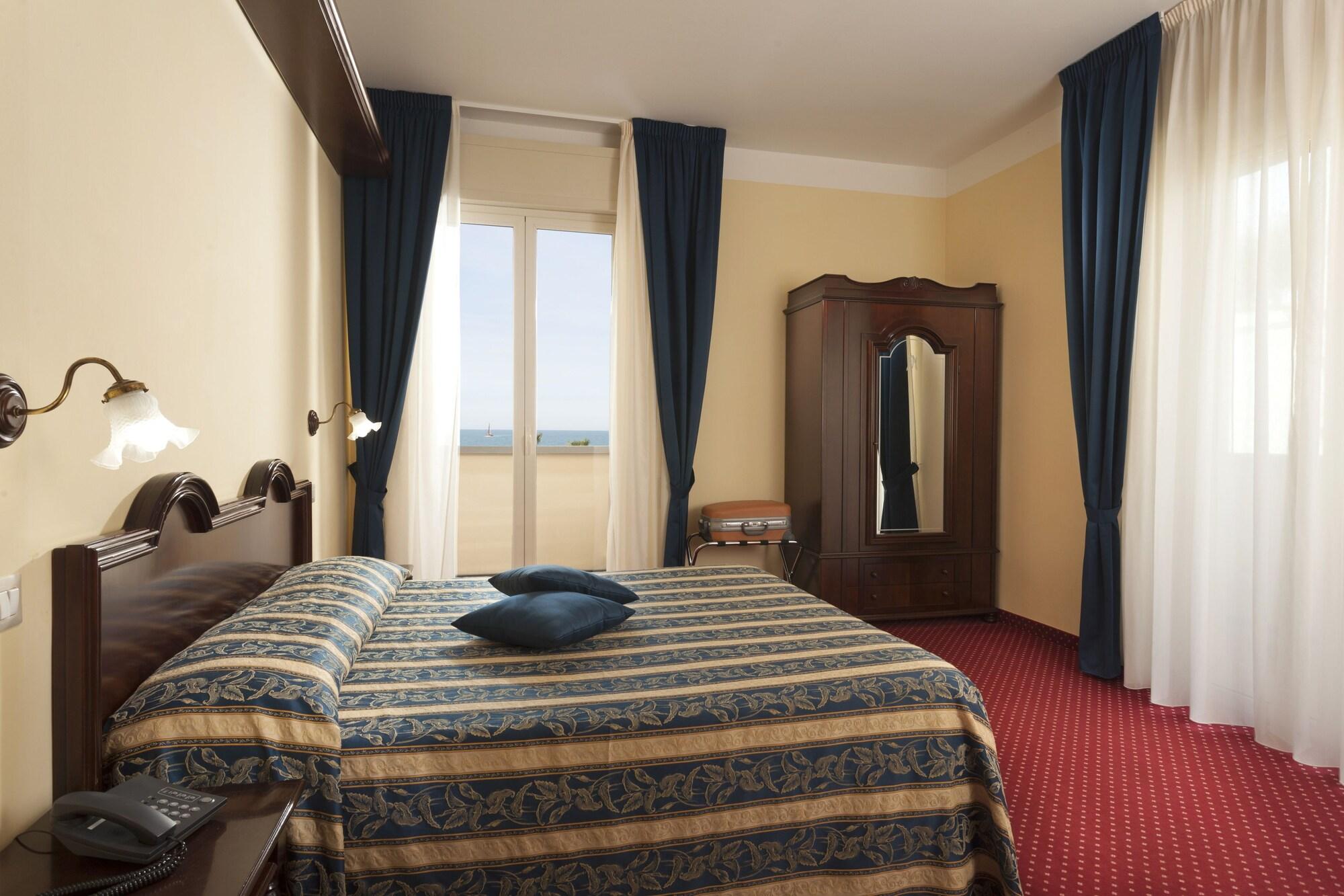 Hotel Milano Helvetia - In Centro Con Piscina ريتشوني المظهر الخارجي الصورة