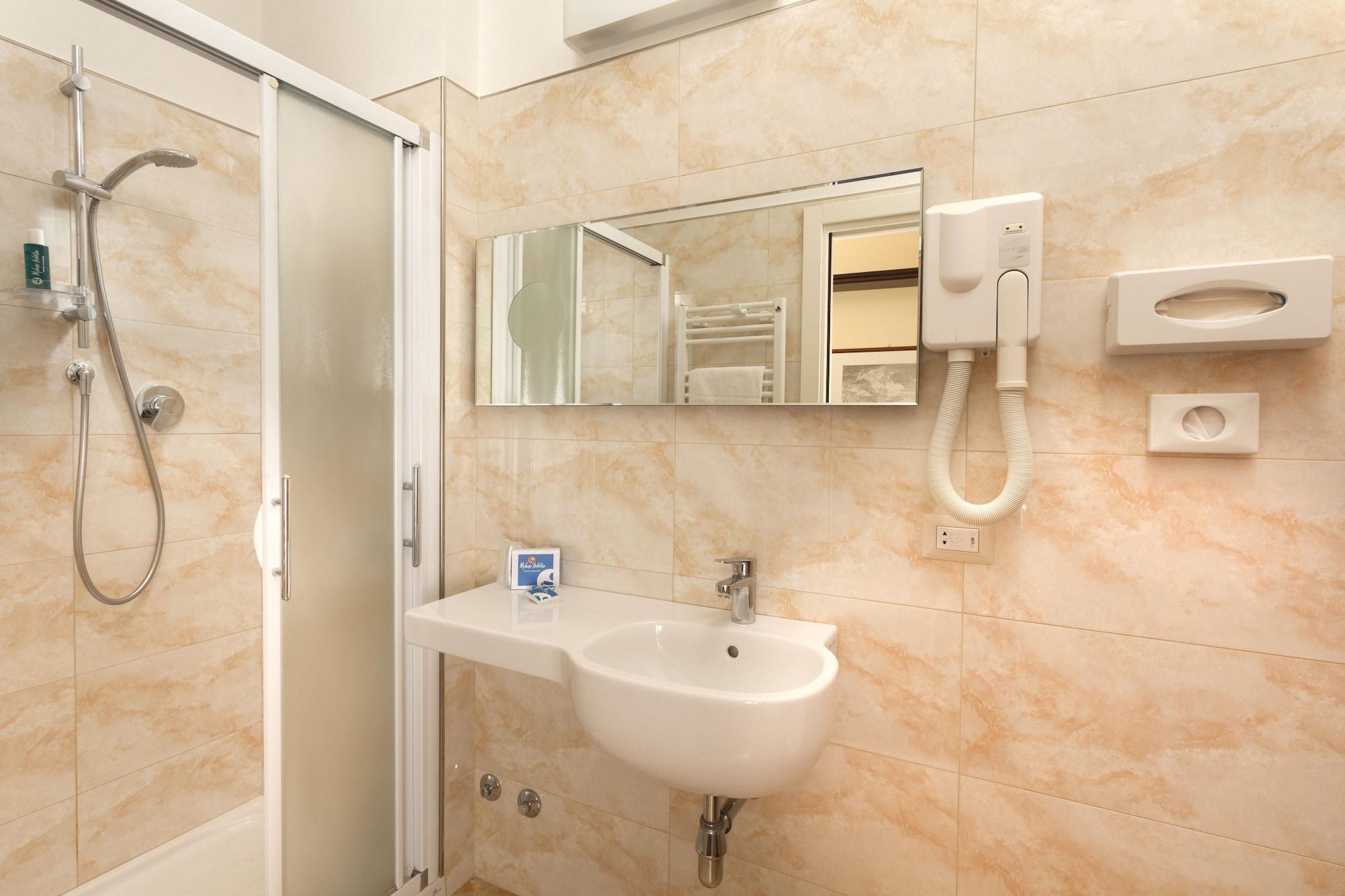 Hotel Milano Helvetia - In Centro Con Piscina ريتشوني المظهر الخارجي الصورة