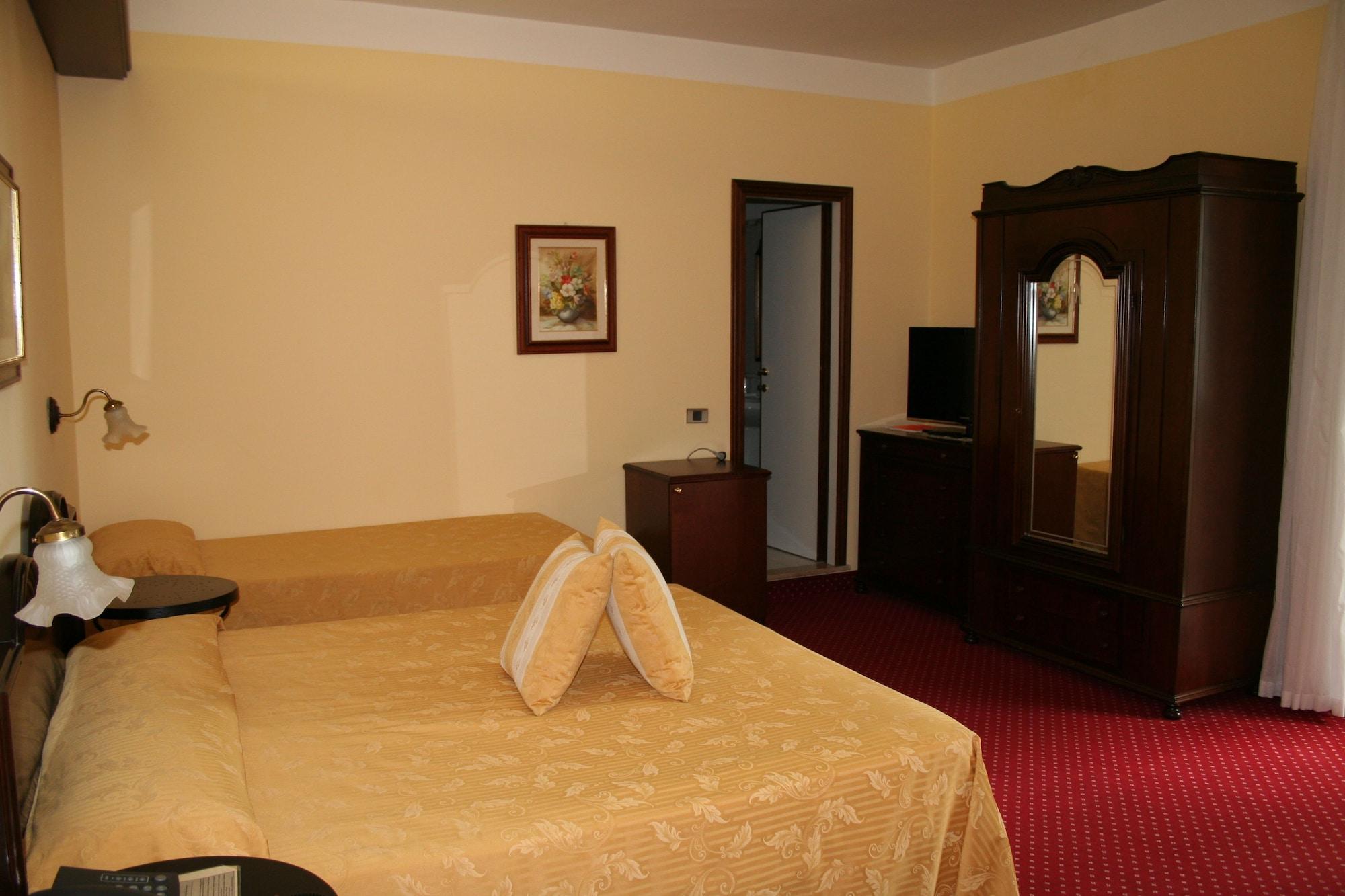 Hotel Milano Helvetia - In Centro Con Piscina ريتشوني المظهر الخارجي الصورة