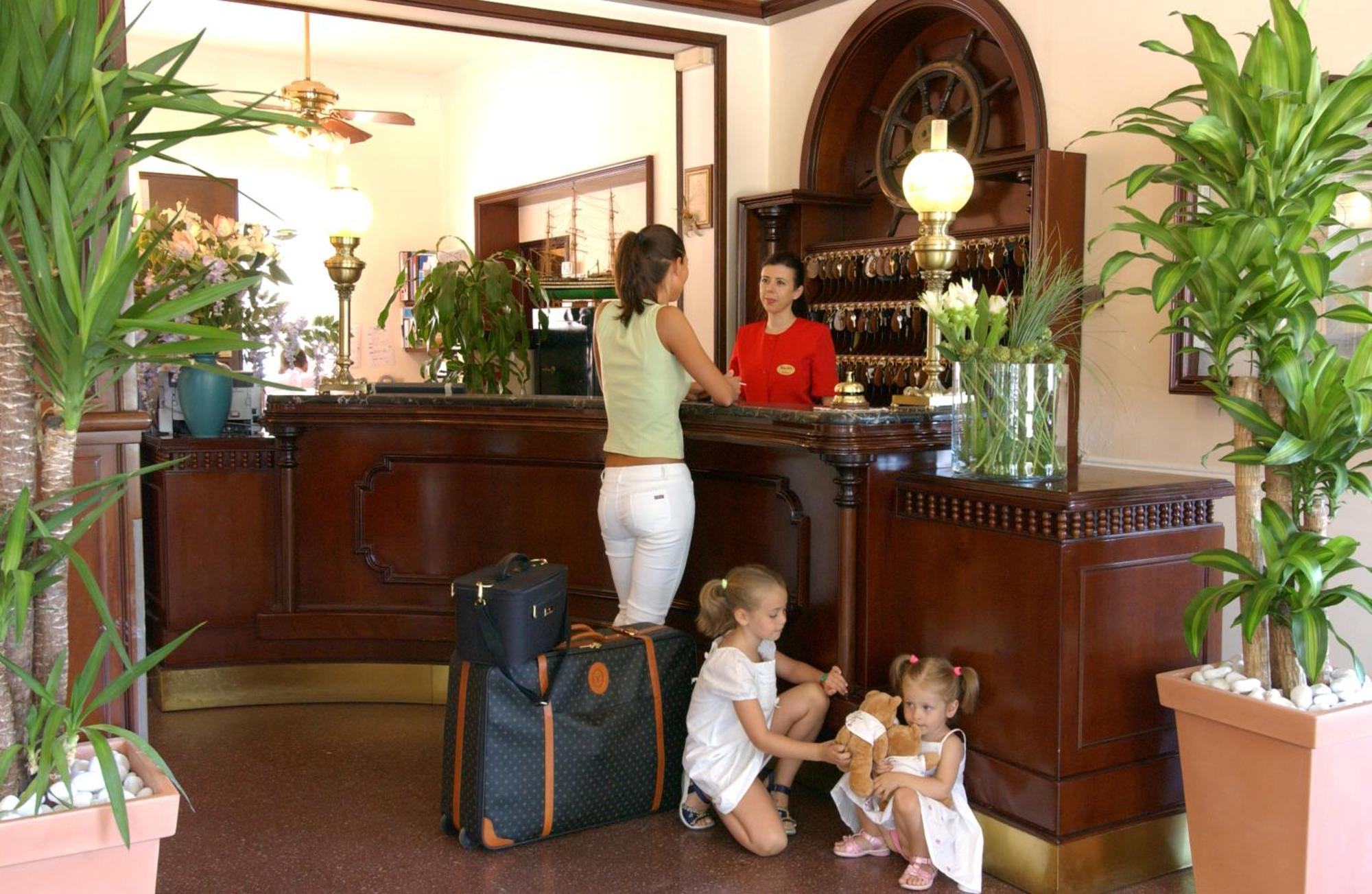 Hotel Milano Helvetia - In Centro Con Piscina ريتشوني المظهر الخارجي الصورة