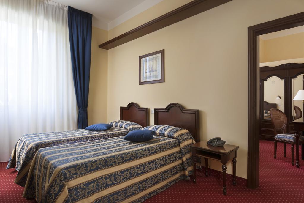 Hotel Milano Helvetia - In Centro Con Piscina ريتشوني المظهر الخارجي الصورة