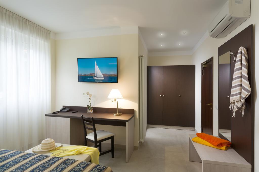 Hotel Milano Helvetia - In Centro Con Piscina ريتشوني المظهر الخارجي الصورة