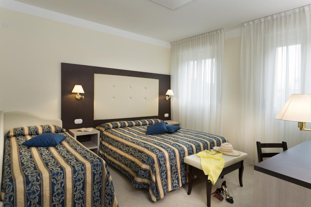 Hotel Milano Helvetia - In Centro Con Piscina ريتشوني المظهر الخارجي الصورة
