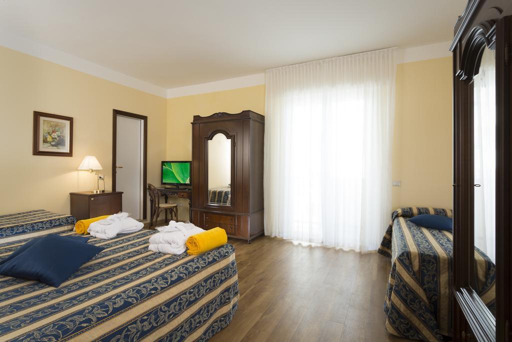 Hotel Milano Helvetia - In Centro Con Piscina ريتشوني المظهر الخارجي الصورة