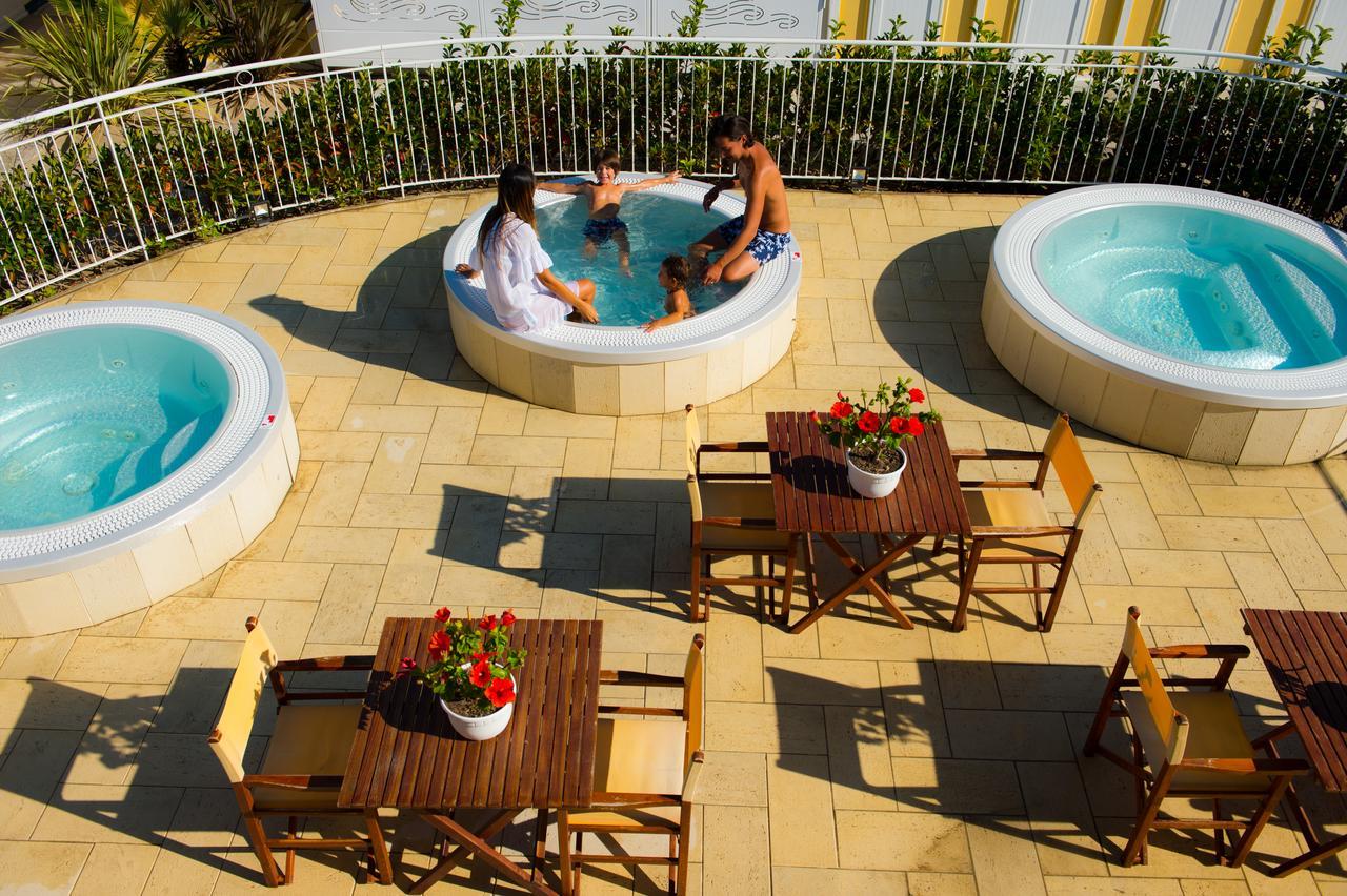 Hotel Milano Helvetia - In Centro Con Piscina ريتشوني المظهر الخارجي الصورة
