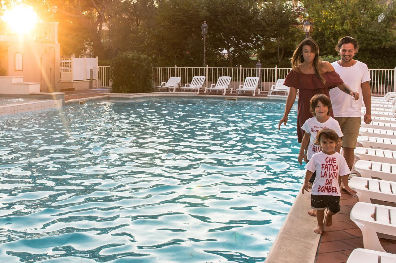 Hotel Milano Helvetia - In Centro Con Piscina ريتشوني المظهر الخارجي الصورة