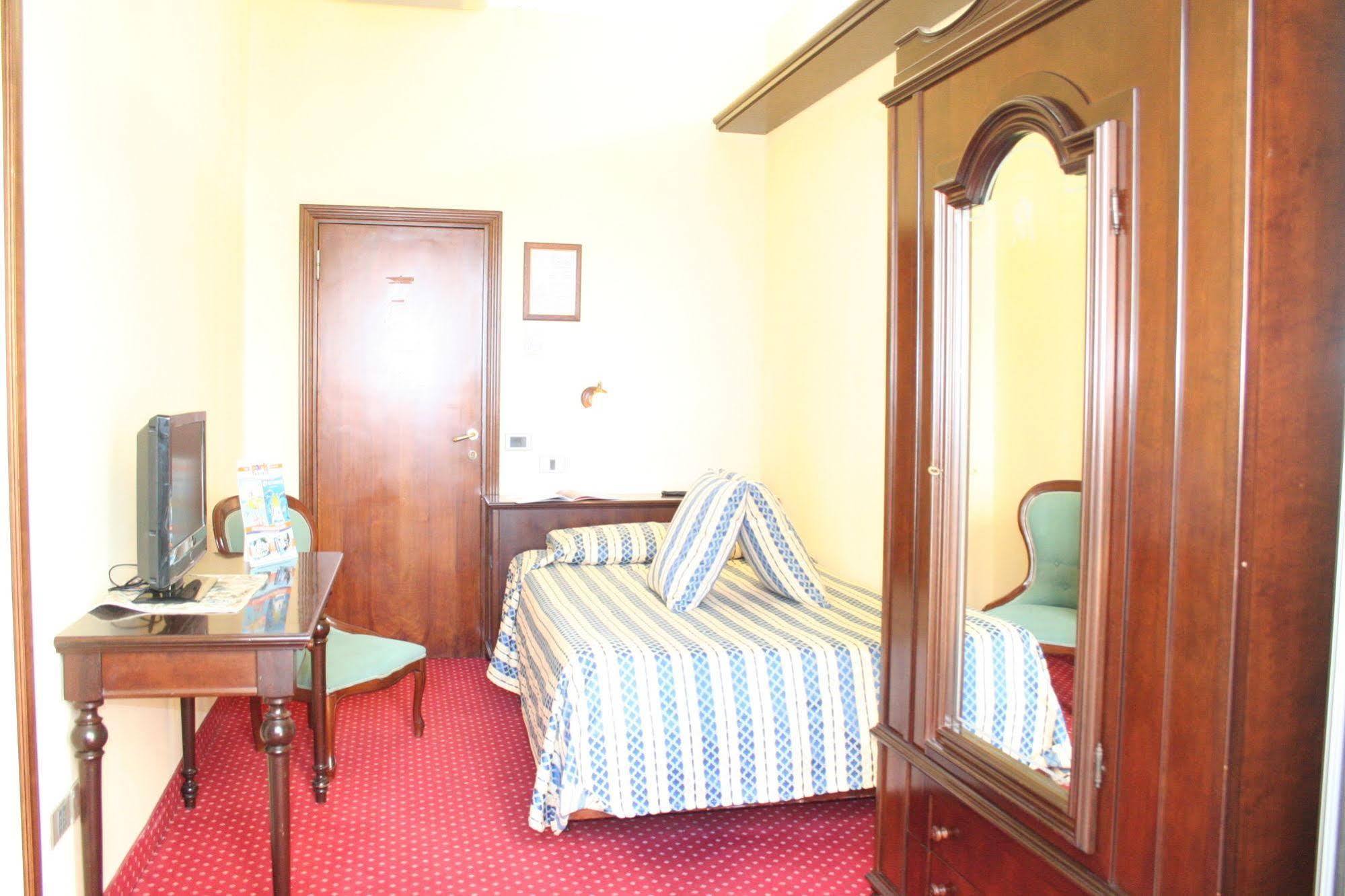 Hotel Milano Helvetia - In Centro Con Piscina ريتشوني المظهر الخارجي الصورة
