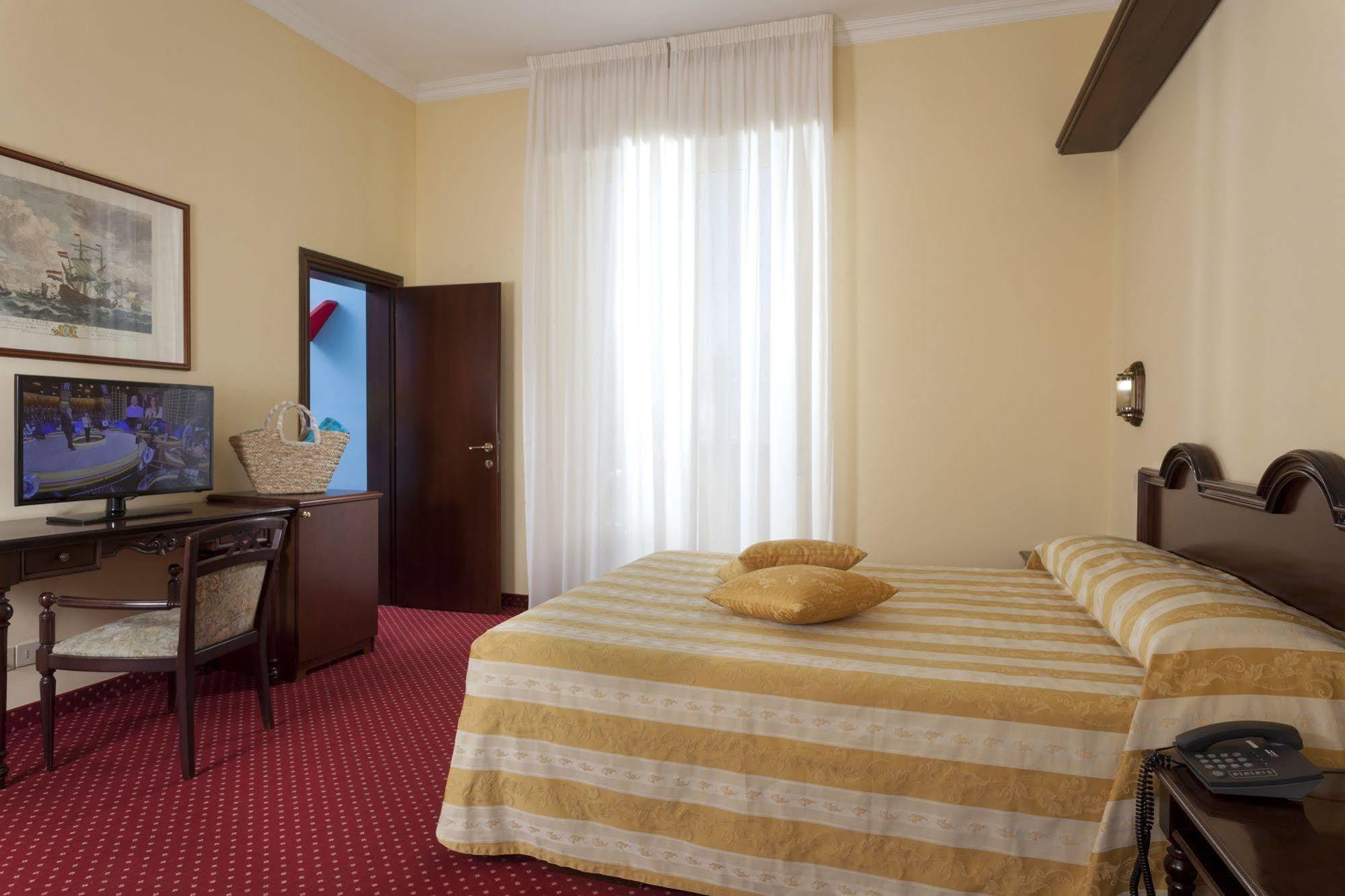 Hotel Milano Helvetia - In Centro Con Piscina ريتشوني المظهر الخارجي الصورة