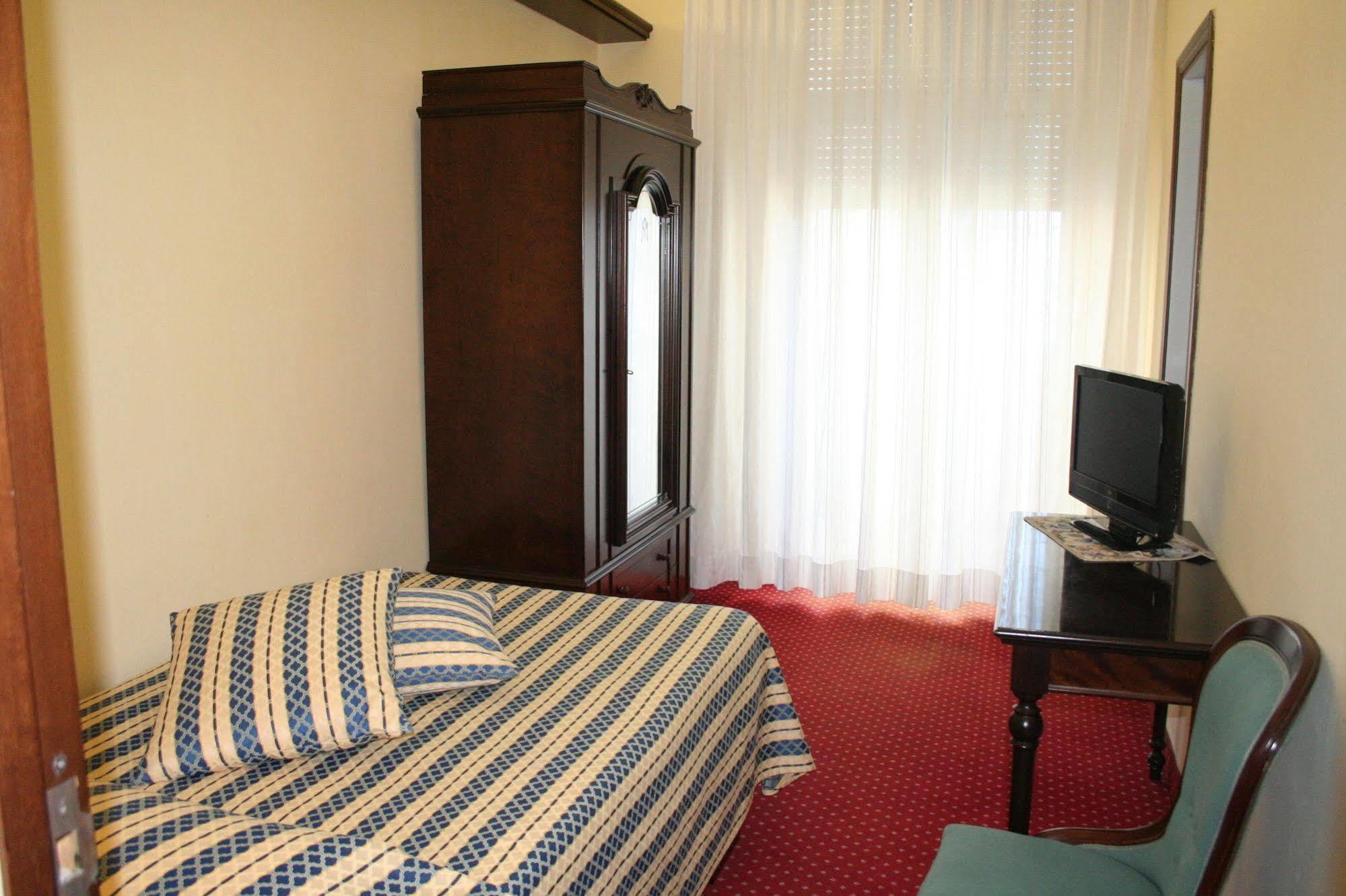 Hotel Milano Helvetia - In Centro Con Piscina ريتشوني المظهر الخارجي الصورة