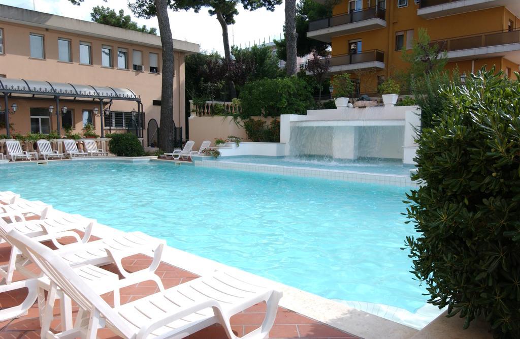 Hotel Milano Helvetia - In Centro Con Piscina ريتشوني المظهر الخارجي الصورة